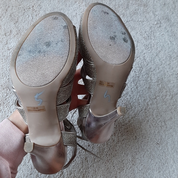 🎉HOST PICK🎉GUESS Heel Lace Up - Picture 5 of 8